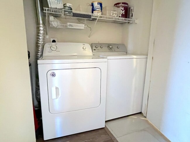 Photo - JULY 2025 MOVE IN Spacious 4 Bedroom 4 Bat... Unidad 101