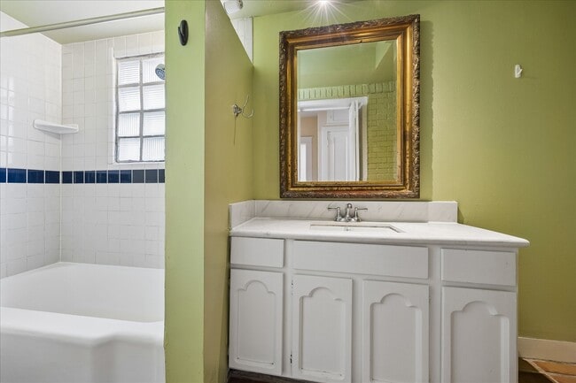Photo - 1719 Harold St