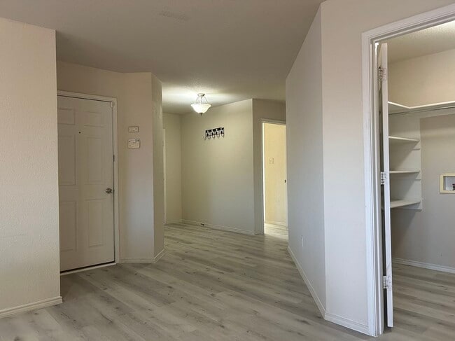 9213 Centennial Dr