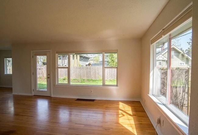 Entrada/Sala de estar - 4540 NE 20th Ave Unidad 4540