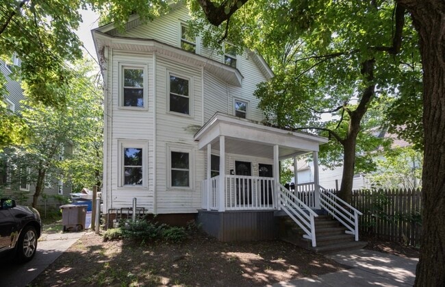 Building Photo - 32 Harding Pl Unit 1