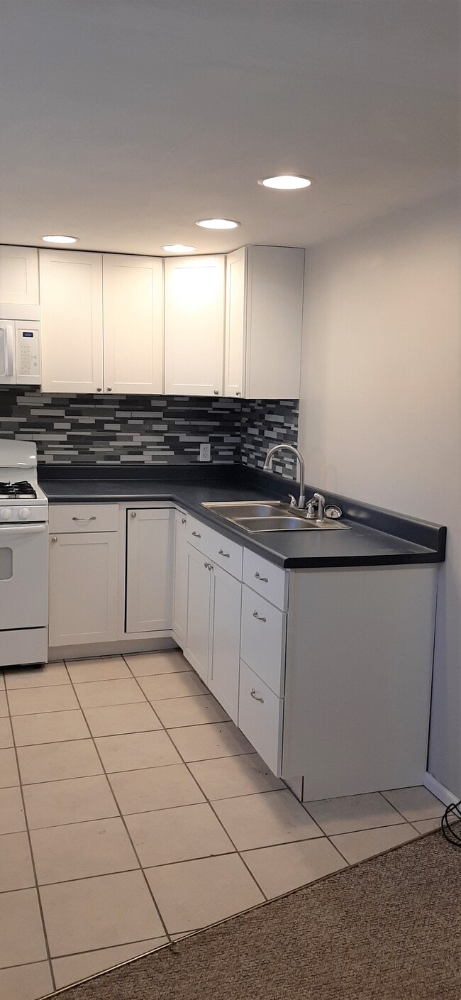 118 N Montgomery St Unit 1