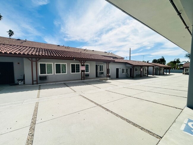 Building Photo - 13035 San Fernando Rd Unit 7 Rental