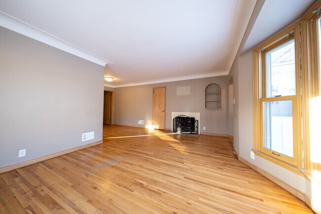 Photo - 5922 Portland Ave