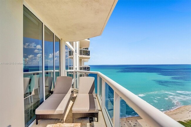 Building Photo - 4779 Collins Ave Unit 3705