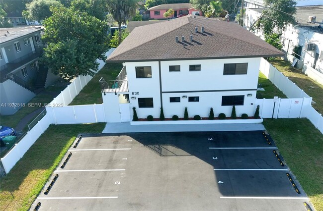 Photo - 630 NE 166th St Unit 1