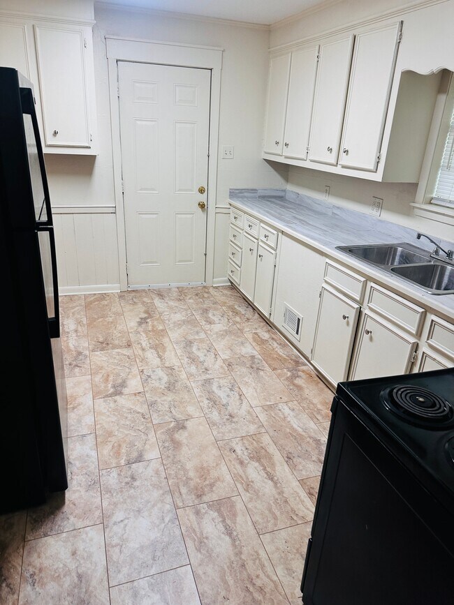 Photo - 3145 Woodview Dr