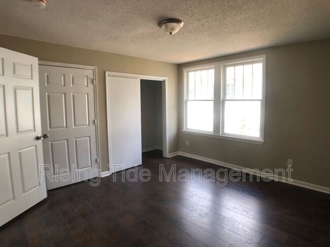 Photo - 1236 Hanover St