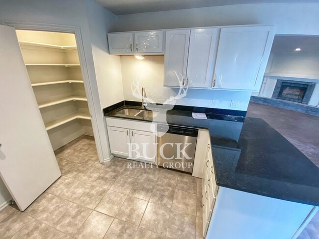 Photo - 11300 Cimarron Dr