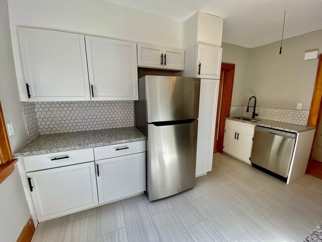 Building Photo - 3448 Girard Ave S Unit 3450