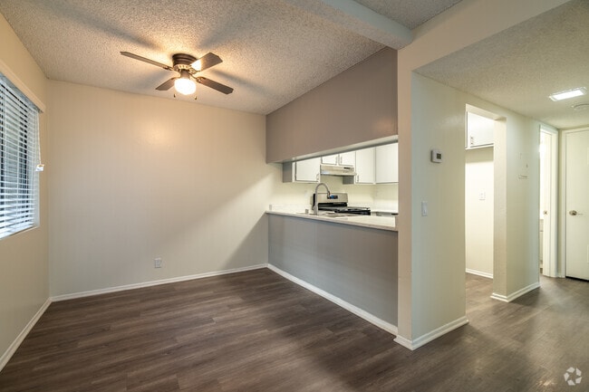 1BR, 1BA - 750SF - 1