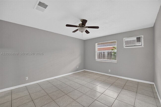 129 SE 4th St Unit 4