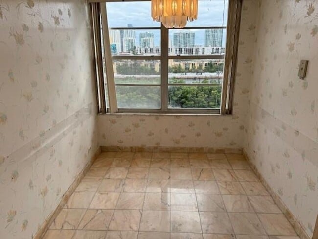 Photo - 230 174th St