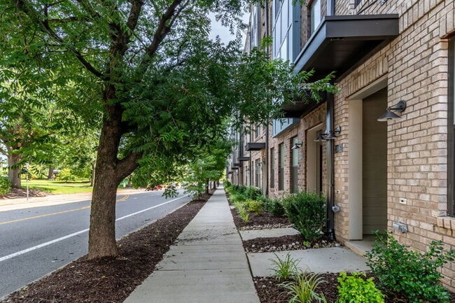 Photo - For Rent: Spacious 3-Bedroom Condo in the ... Unit B