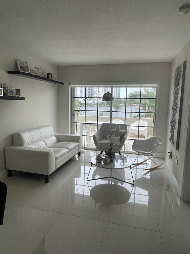 Photo - 2600 Collins Ave Condominio Unidad 211