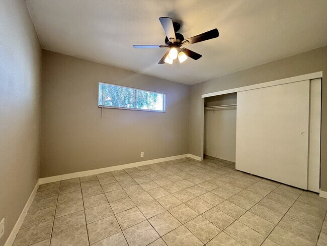 Updated Upstairs 2 Bed | 1 Bath Apartment Near the Las Vegas Strip