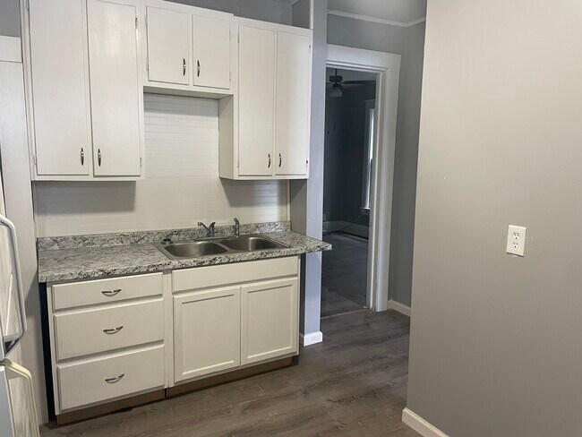 Photo - 139 Wall St Apartments Unit 102