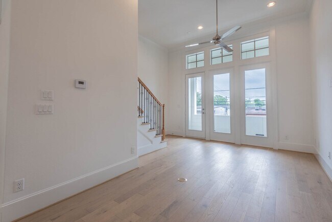 Photo - 4057 Leeland St