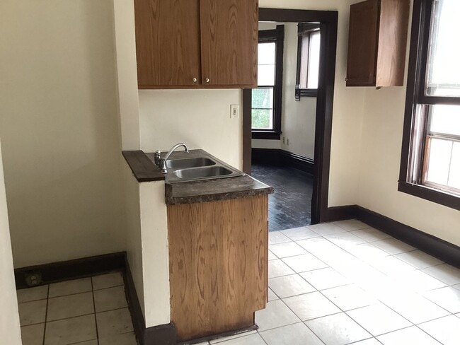 229-231-231 N 36th St