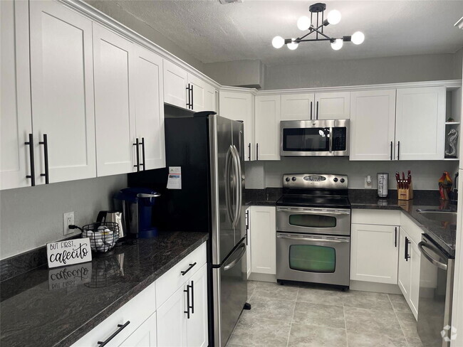 Building Photo - 1630 NW 13th Ct Rental