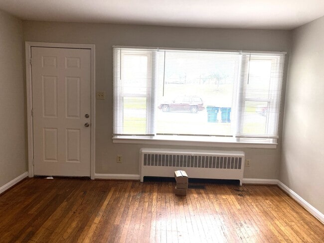 Photo - 401 Springhill Dr