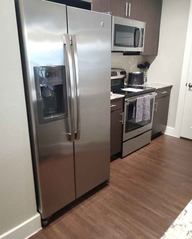 Photo - 2017 Al Lipscomb Way Unidad SI FL3-ID396655P