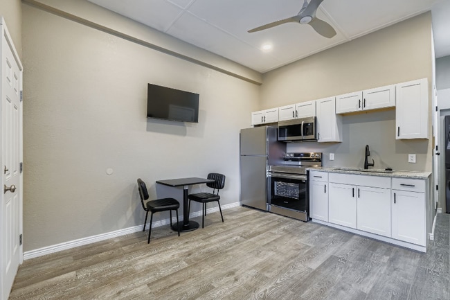 Building Photo - 914 Alexander Rd Unit B Rental
