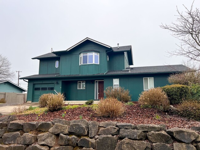 Photo - 4BD/2BA SUBURBAN HOME IN COBURG