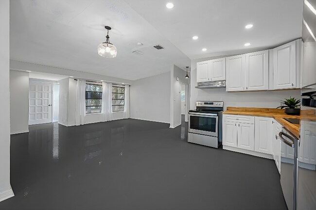 Photo - 1815 Apache Trail