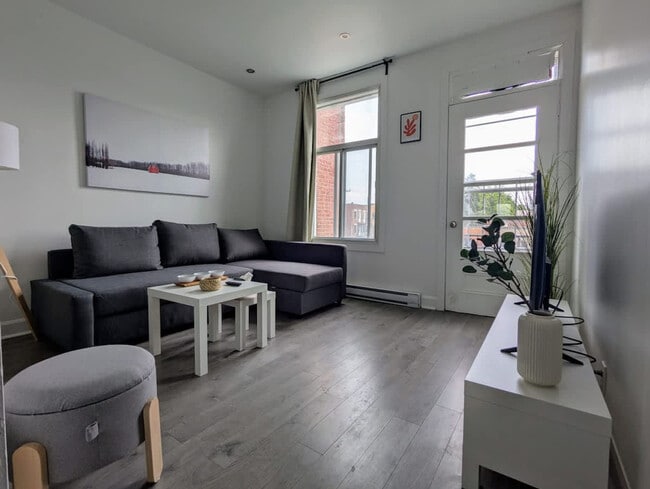 Photo - 4006 Rue Hochelaga Unit SI FL2-ID1543128P