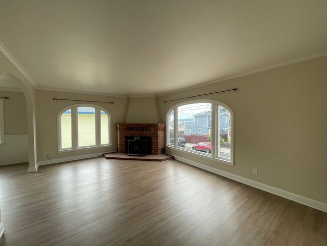 Photo - A gorgeous 3 bedroom and 1 bathroom home in Pacifica!