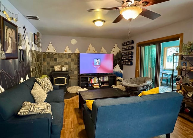 Photo - Take $500 off 1st month’s rent!4 bedroom /...