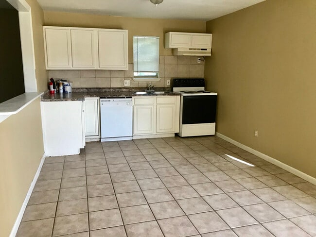 Photo - 7660 Oak Chase