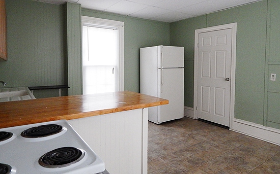 Photo - $1500 / 2 bdrm / 775ft2 – Brewer - Union St. – 1st Floor -  W/D Hookup Unit Apt #2