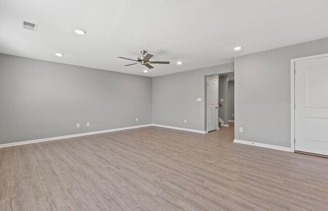 Photo - 305 Krauss Dr