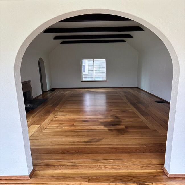 Photo - 901 Corwin Ave