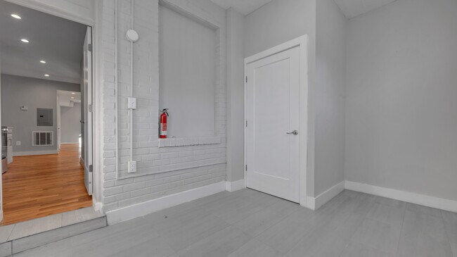 Photo - 1911 M St NE Unidad 1