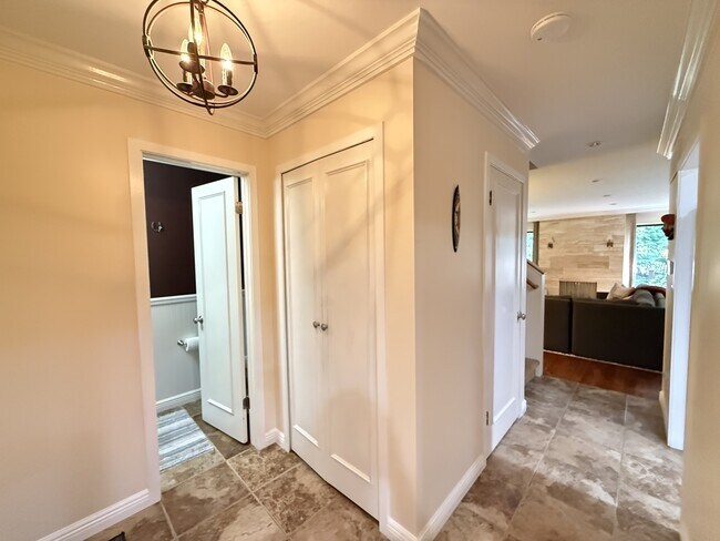 Photo - 772 Greenhills Dr
