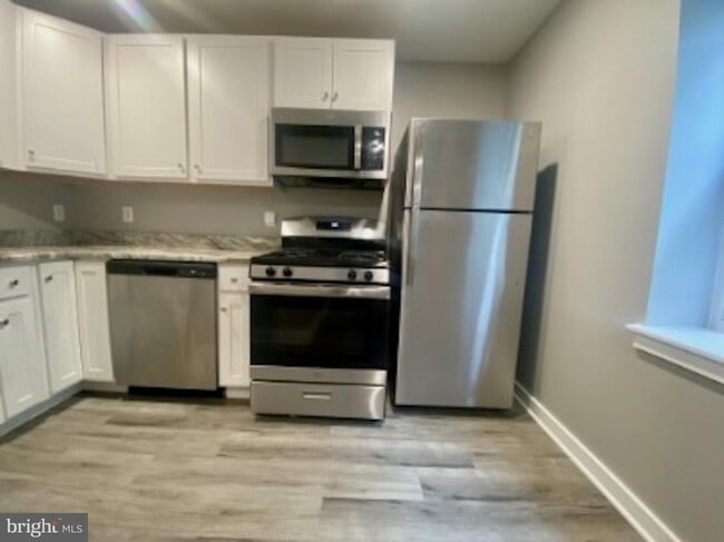 Photo - 218 W King St