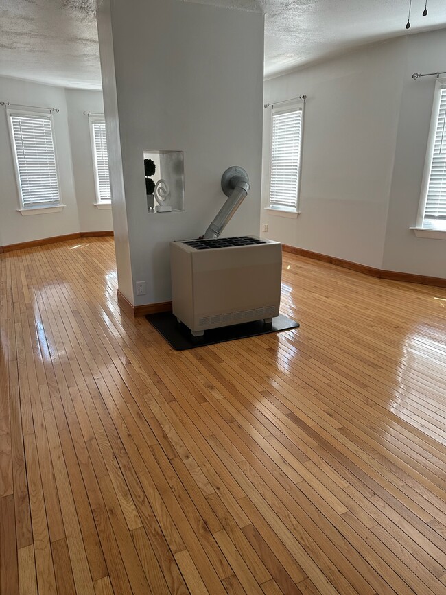 Building Photo - 107 Rodney St