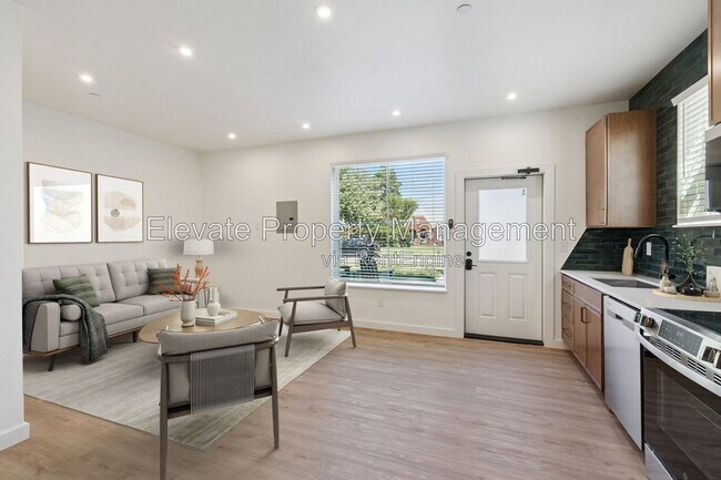 Building Photo - 1624 NW 17th St Unit 101
