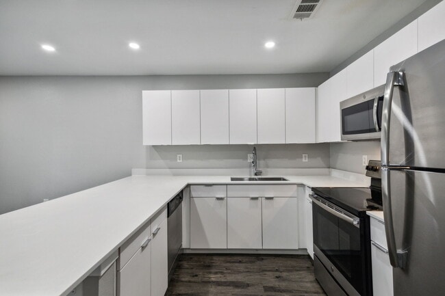 Photo - Junius Place Apartments