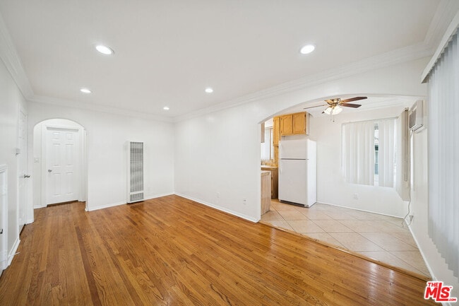 Building Photo - 710 Westmount Dr Unit A