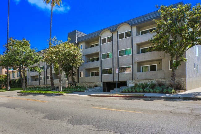 Building Exterior - 720 Louise Apartments