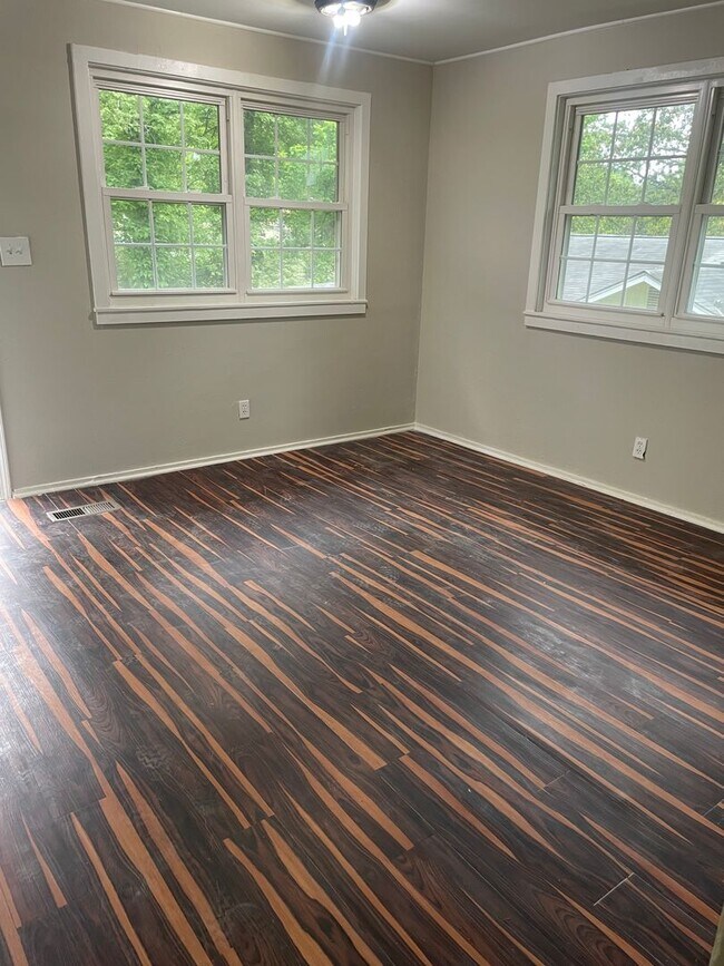 Photo - Oak Ridge 37830 - Move-In Ready 2 bedroom duplex - Call Lisa or Shannon