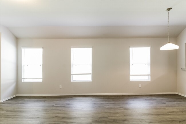 Photo - 2534 Grayling Dr