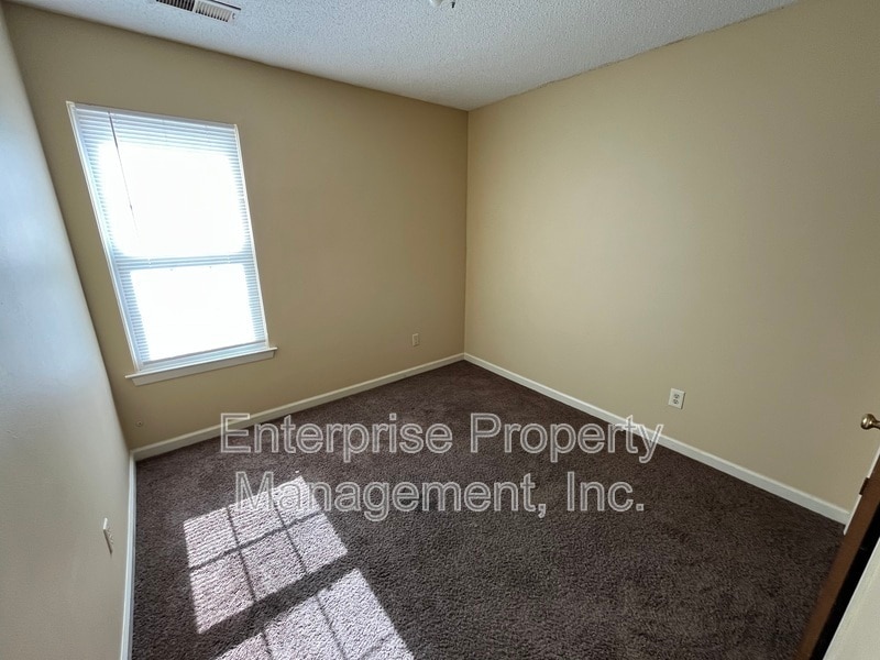 Photo - 6499 Wimble Rd