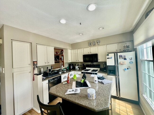 Photo - 425 Parkridge Ln