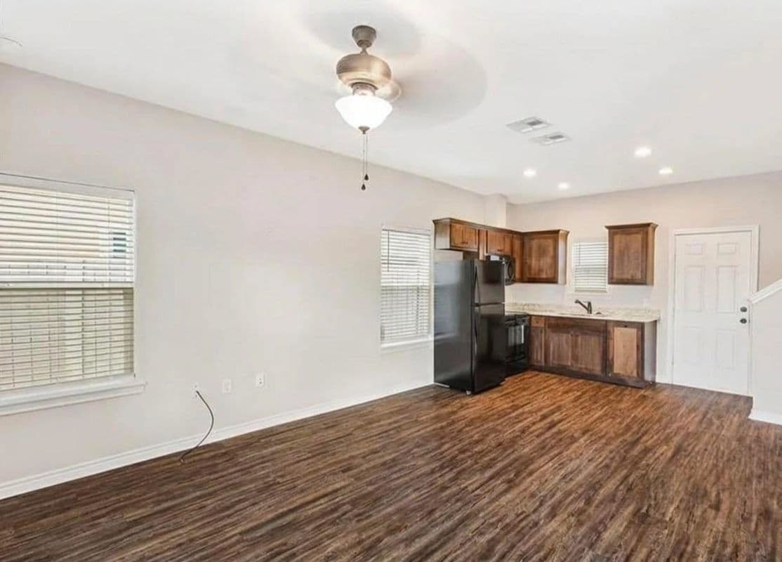Photo - 2108 Cavitt Ave Unidad A