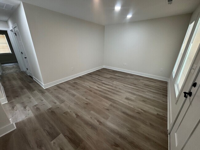 Photo - 104 N Slocumb St